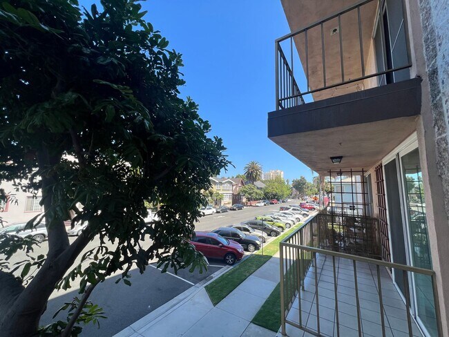 Building Photo - 2 Bedroom 2 Bath Spacious Condo For Rent in Long Beach Comes with Assigned Garage Space - Marketi...