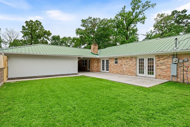 Building Photo - 25802 Maplewood Dr