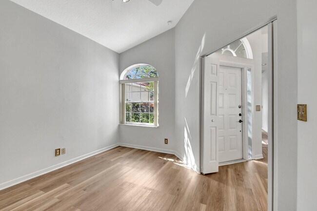 Building Photo - 3947 Redondo Way