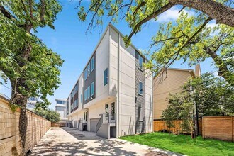 Building Photo - 1113 W 21st St