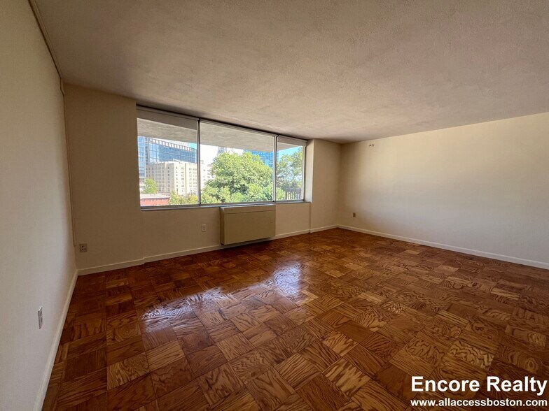 Building Photo - 16 Monmouth Ct