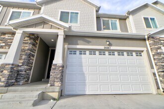 Building Photo - Pet friendly Herriman Townhome