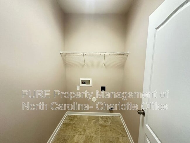 Building Photo - 3520 Larkhaven Ave SW