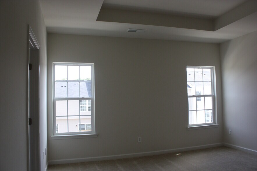 Building Photo - 42956 Miltec Ter