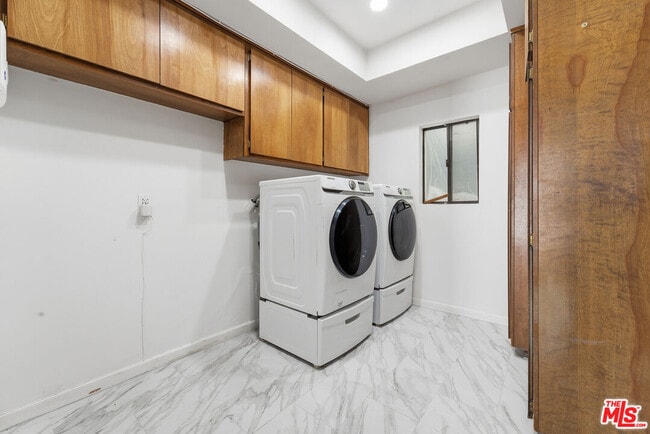 Building Photo - 3329 Dona Rosa Dr