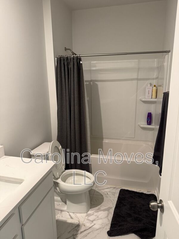 Building Photo - 717 Isleworth Ln