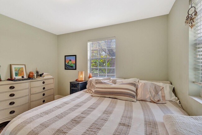 Building Photo - 227 NE 12th St