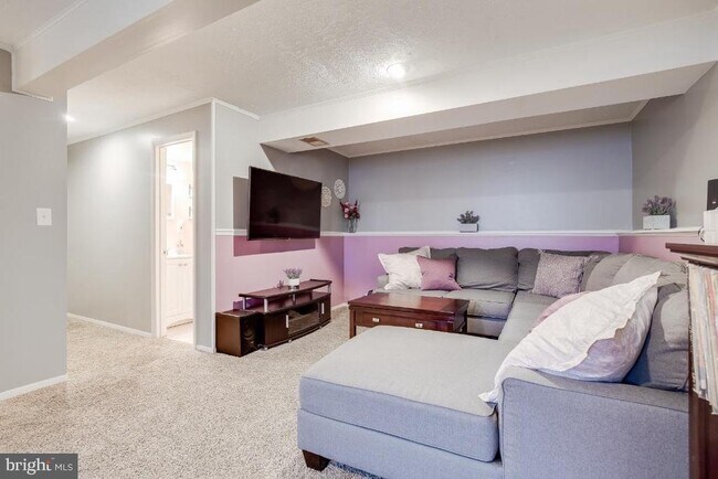 Building Photo - 8280 Wold Den Ct