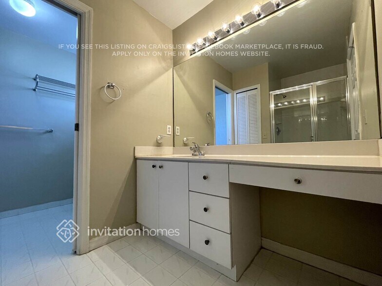 Building Photo - 9280 SW 154th Ct