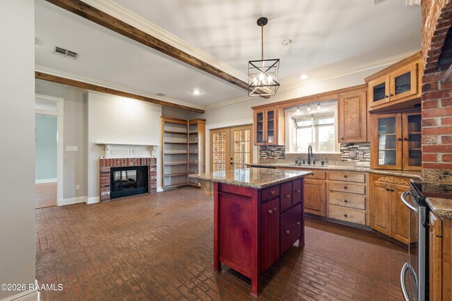 Building Photo - 300 Oak Hollow Dr
