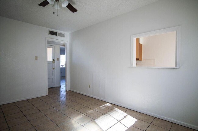 Building Photo - 209 San Saba Rd