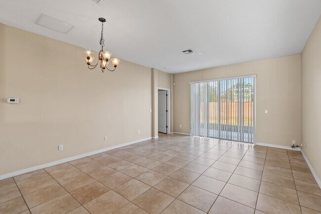 Building Photo - Grand Island Ridge! 3/2 with Split Floorplan and Fenced Backyard