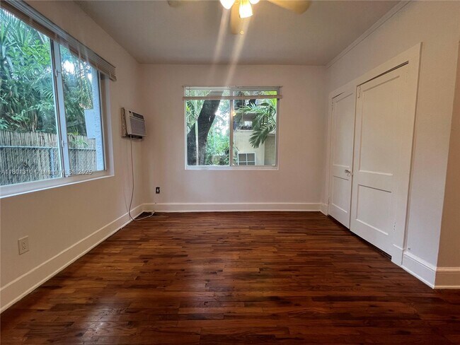 Building Photo - 1610 Salzedo St