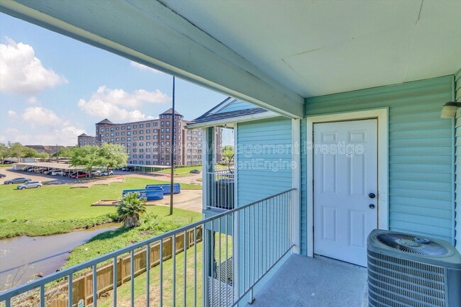 Building Photo - 18617 Egret Bay Blvd