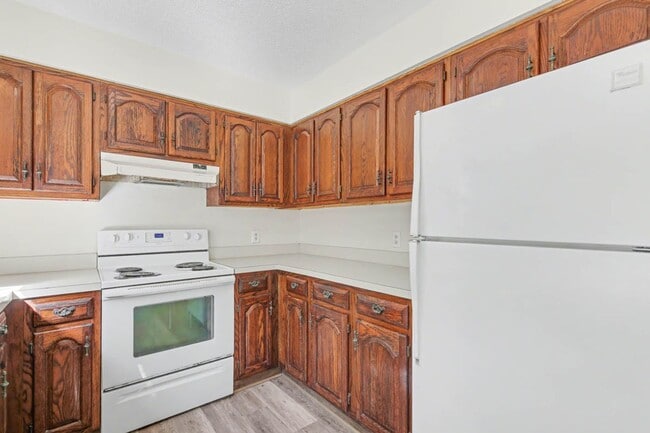 Building Photo - Updated 2BR Home Near Transit with Private Fenced Yard in Newport News