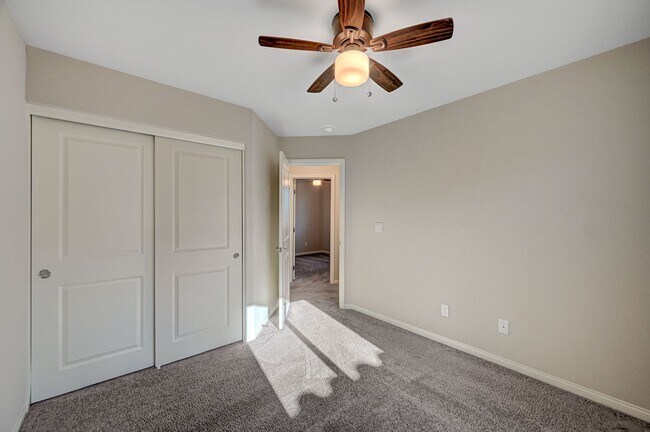 Building Photo - Spacious 4 Bedroom Home!