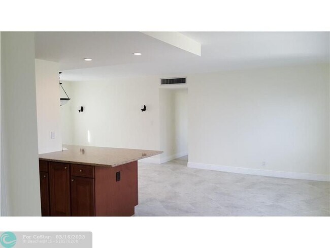 Building Photo - 121 Golden Isles Dr