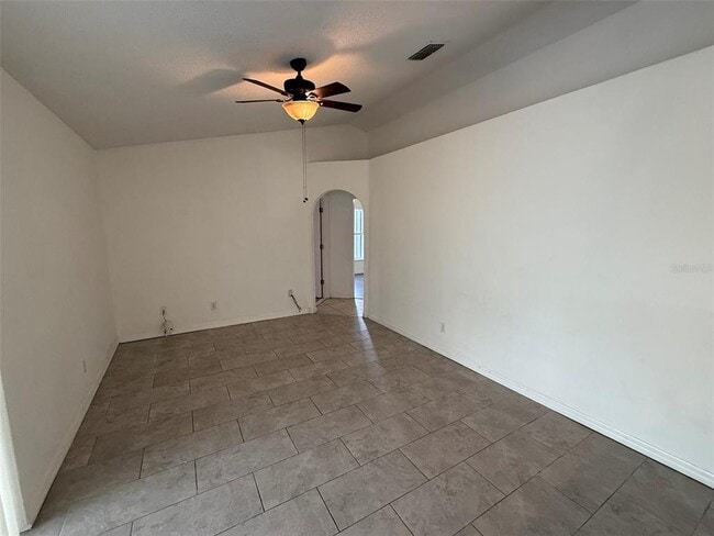 Building Photo - 607 Basingstoke Ct