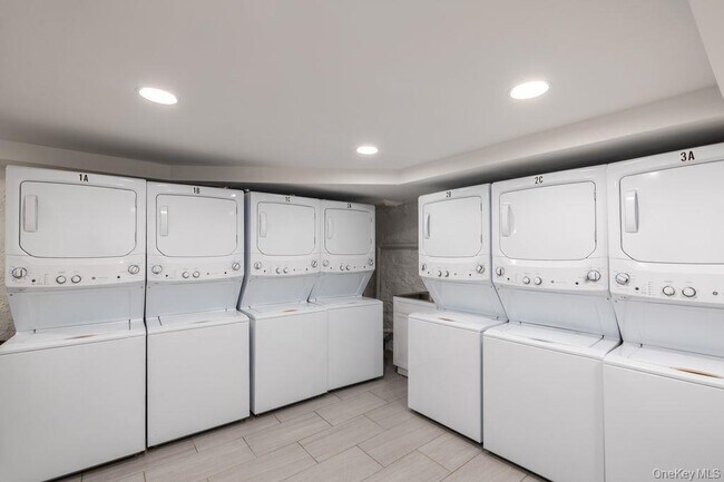 Building Photo - 61 Orchard Ave