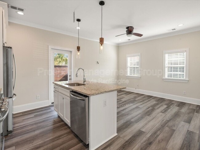 Building Photo - 400 Sumter St