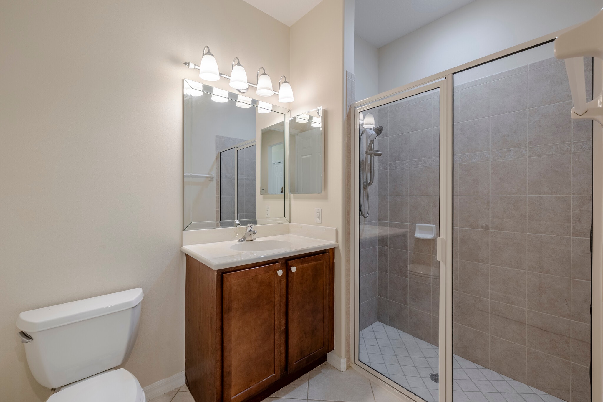 2nd Full Bathroom - 427 Pineapple Sq SW