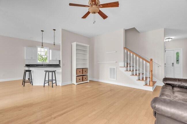 Building Photo - 210 Raven Ridge Ct