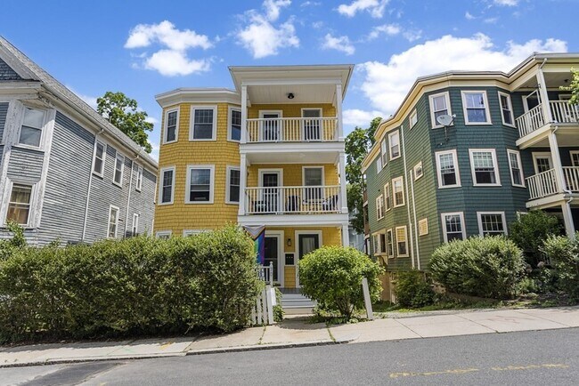 Building Photo - 72-72 Woodlawn St