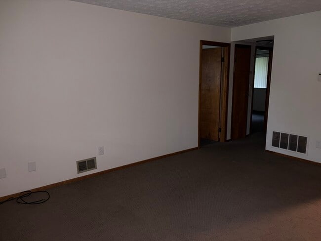 Building Photo - 1543 Hubbard Rd
