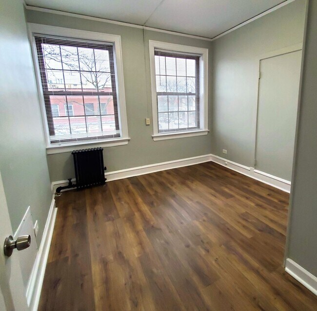 Building Photo - 695 Vernon Ave