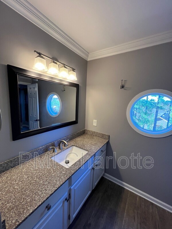 Building Photo - 9225 Ravenwing Dr