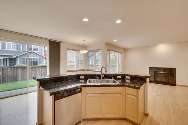 Building Photo - For Rent | Stunning 4-Bedroom Home in Brookside Estates