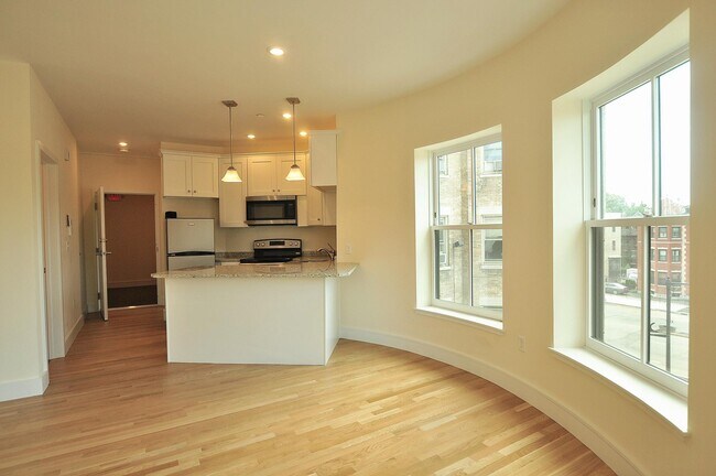 Building Photo - 14 Buswell St
