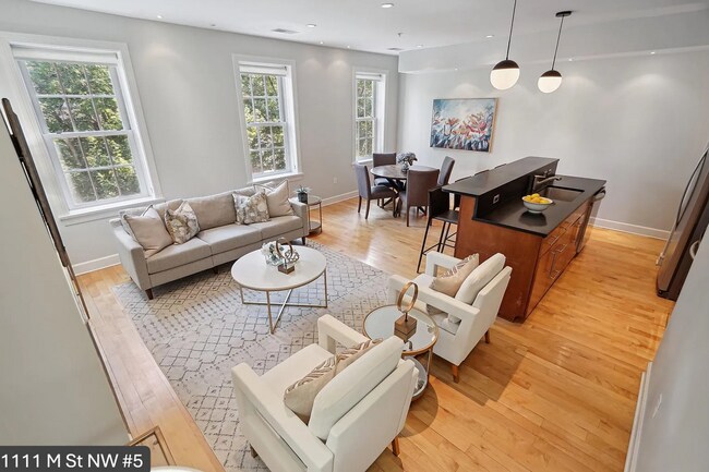 Building Photo - Charming 2 BR/2 BA Condo in Logan Circle!