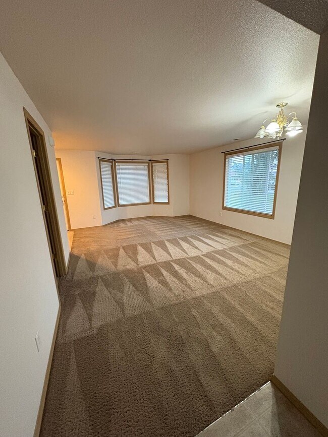 Building Photo - Home for Rent in Quincy