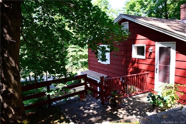 Building Photo - 67 Lake Lillinonah Rd N