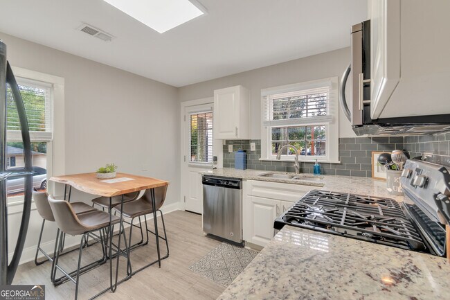 Building Photo - 94 Cochran Rd SE