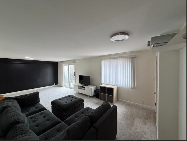 Building Photo - 5540 Fairview Ave