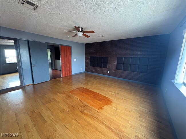 Building Photo - 5457 Escondido St