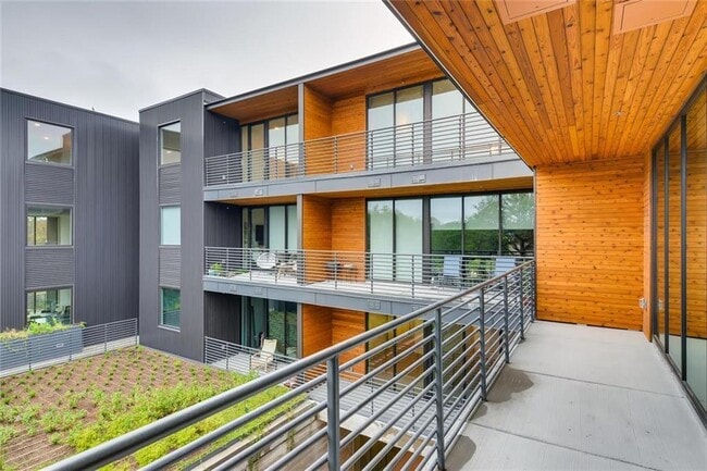 Building Photo - 900 S 1st St