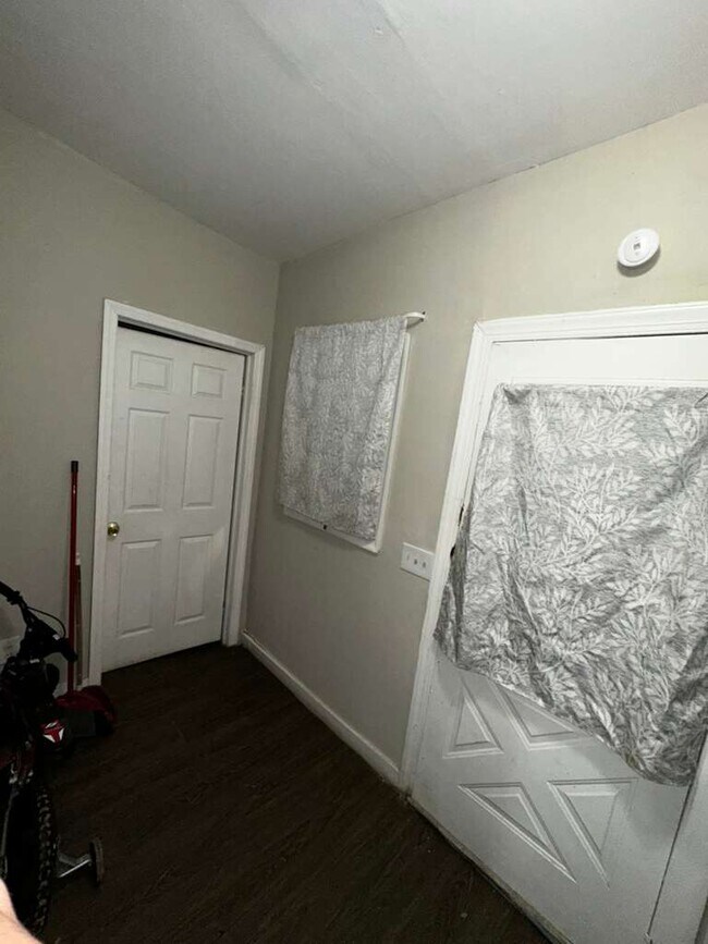 Building Photo - 626 Oak St