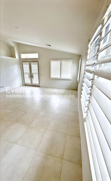 Building Photo - 752 Wigan Pier Dr
