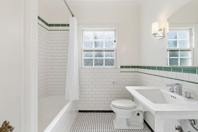 Building Photo - 501-503 Mandana Blvd