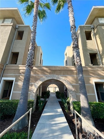 Building Photo - 16081 Gables Loop