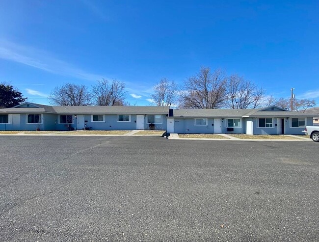 Building Photo - NEWLY REMODELED 2 Bed/1 Bath Apartment in Clarkston WA