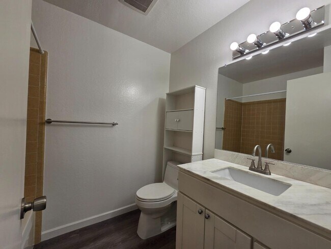 Building Photo - 2201 Monroe St