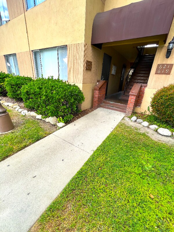 Building Photo - 513 W G St