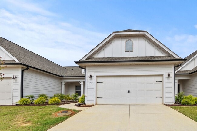 Building Photo - Discover this beautiful new townhome in th...