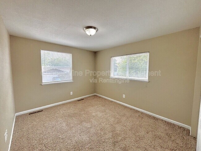 Building Photo - 9319 W 92nd Ave