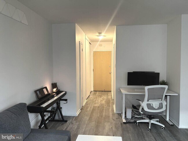 Building Photo - 2101 Chestnut St