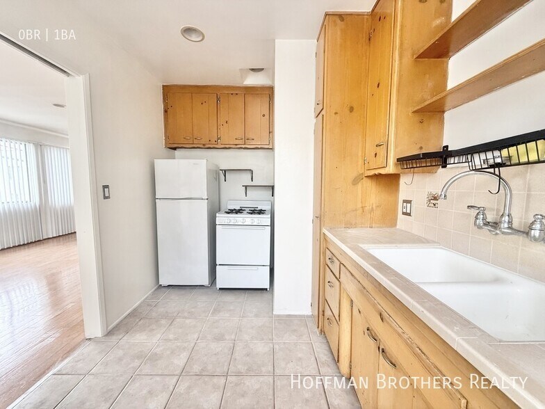 Building Photo - 1350 Laurel Ave